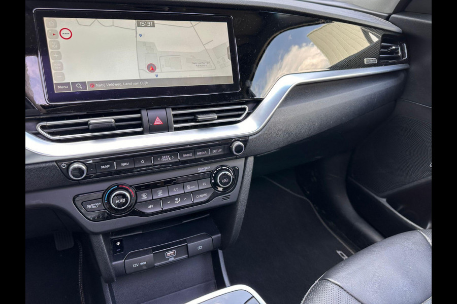 Kia e-Niro ExecutiveLine SKY 64 kWh | SOH: 95,6% | Schuifdak | 3 Fase | Warmtepomp | Leder | Adaptive CC | Climate |