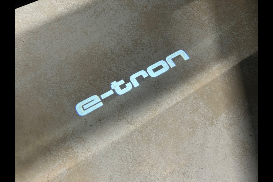 Audi e-tron 50 quattro Launch edition Black 71 kWh | B&O | HUD | TREKHAAK | 360 CAMERA | SPIEGELCAMERA