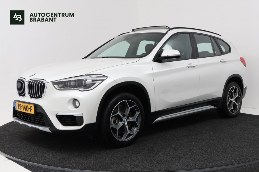 BMW X1 SDrive20i Orange Edition II (PANORAMADAK, STOELVERWARMING, CRUISE CONTROL, HUD-DISPLAY, DEALER ONDERHOUDEN)
