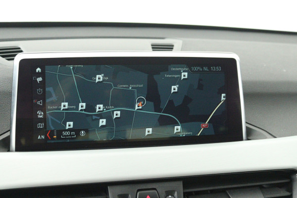 BMW X1 SDrive20i Orange Edition II (PANORAMADAK, STOELVERWARMING, CRUISE CONTROL, HUD-DISPLAY, DEALER ONDERHOUDEN)
