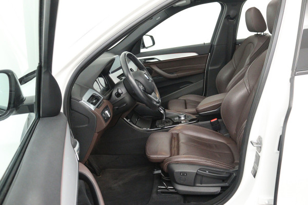 BMW X1 SDrive20i Orange Edition II (PANORAMADAK, STOELVERWARMING, CRUISE CONTROL, HUD-DISPLAY, DEALER ONDERHOUDEN)
