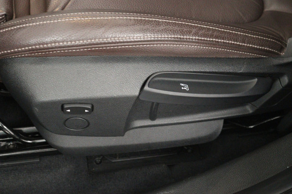 BMW X1 SDrive20i Orange Edition II (PANORAMADAK, STOELVERWARMING, CRUISE CONTROL, HUD-DISPLAY, DEALER ONDERHOUDEN)