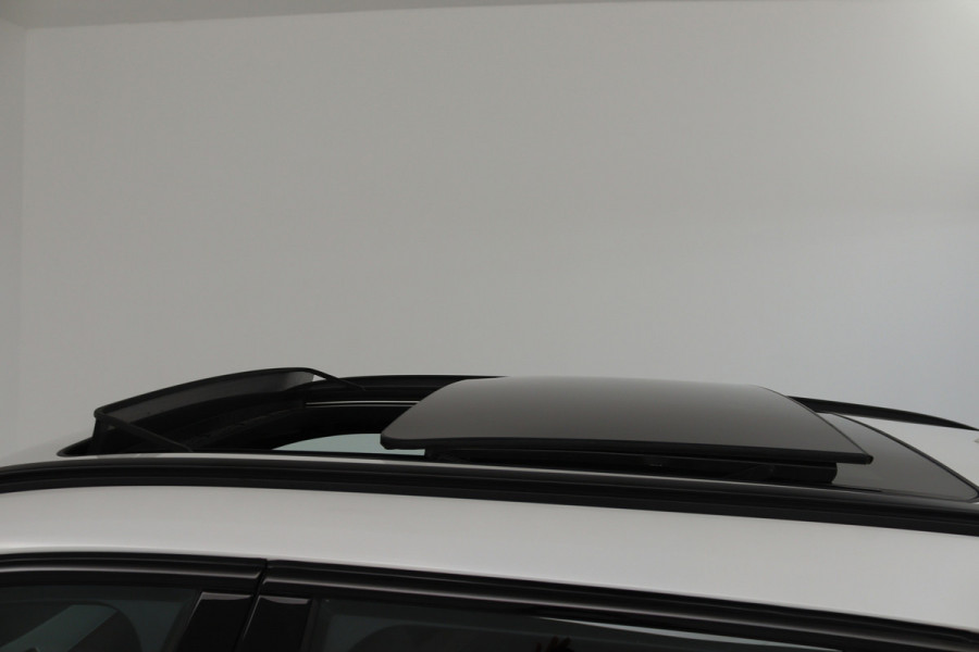 BMW X1 SDrive20i Orange Edition II (PANORAMADAK, STOELVERWARMING, CRUISE CONTROL, HUD-DISPLAY, DEALER ONDERHOUDEN)
