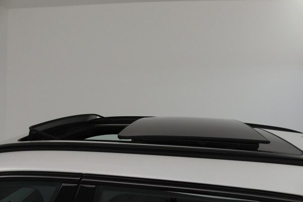 BMW X1 SDrive20i Orange Edition II (PANORAMADAK, STOELVERWARMING, CRUISE CONTROL, HUD-DISPLAY, DEALER ONDERHOUDEN)