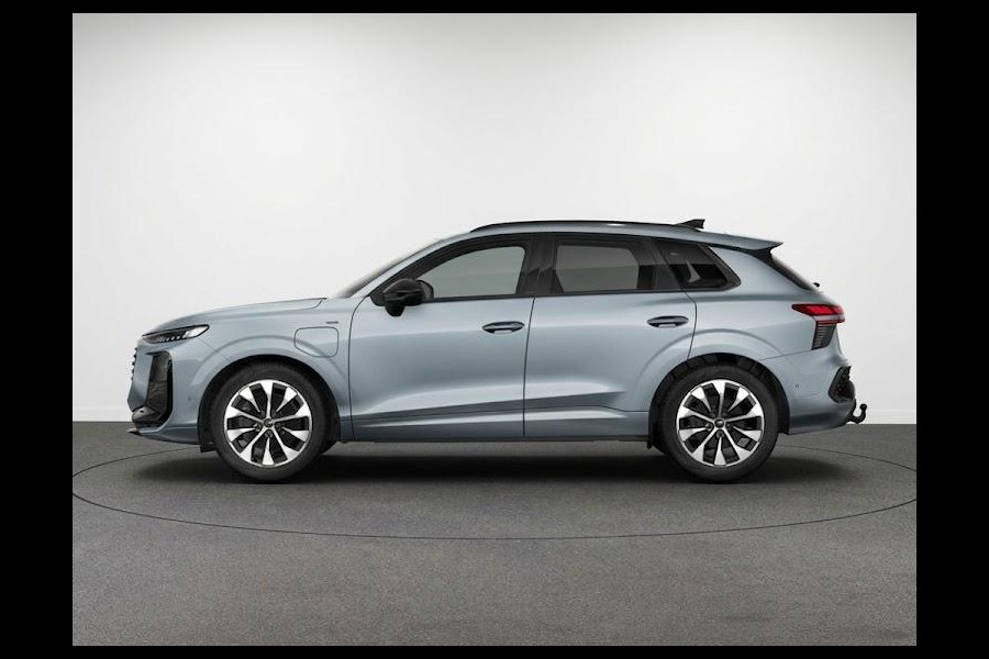 Audi Q3 S edition e-hybrid 272 pk | Techniekpakket plus | Panorama-glasdak | Optiekpakket zwart-glanzend | Trekhaak mech. zwenkbaar |