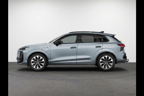 Audi Q3 S edition e-hybrid 272 pk | Techniekpakket plus | Panorama-glasdak | Optiekpakket zwart-glanzend | Trekhaak mech. zwenkbaar |