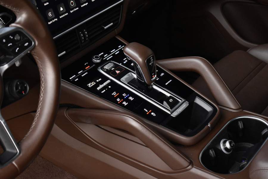 Porsche Cayenne Coupé 3.0 E-Hybrid 462pk Platinum Edition SportDesign | Pano | ACC | Trekhaak | 22'' Wielen | Bose | Achterasbesturing | Stoelventilatie | Sportuitlaat |