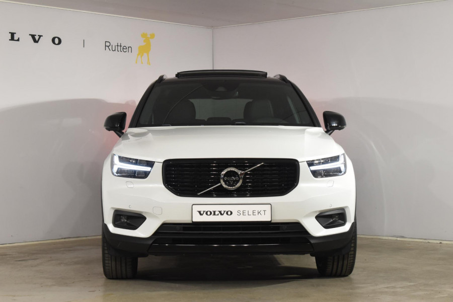 Volvo XC40 T5 262PK Automaat Recharge R-Design / Adaptive cruise control / Leren bekleding / Elektrische stoelen met geheugen / Elektrisch glazen schuif-kanteldak / Harman Kardon / Stoel- en stuurverwarming / Elektrische achterklep / Trekhaak / 21" velgen / Achteruitrijcamera
