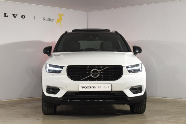 Volvo XC40 T5 262PK Automaat Recharge R-Design / Adaptive cruise control / Leren bekleding / Elektrische stoelen met geheugen / Elektrisch glazen schuif-kanteldak / Harman Kardon / Stoel- en stuurverwarming / Elektrische achterklep / Trekhaak / 21" velgen / Achteruitrijcamera