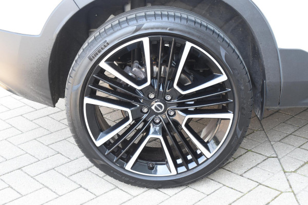 Volvo XC40 T5 262PK Automaat Recharge R-Design / Adaptive cruise control / Leren bekleding / Elektrische stoelen met geheugen / Elektrisch glazen schuif-kanteldak / Harman Kardon / Stoel- en stuurverwarming / Elektrische achterklep / Trekhaak / 21" velgen / Achteruitrijcamera