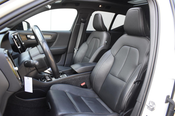Volvo XC40 T5 262PK Automaat Recharge R-Design / Adaptive cruise control / Leren bekleding / Elektrische stoelen met geheugen / Elektrisch glazen schuif-kanteldak / Harman Kardon / Stoel- en stuurverwarming / Elektrische achterklep / Trekhaak / 21" velgen / Achteruitrijcamera