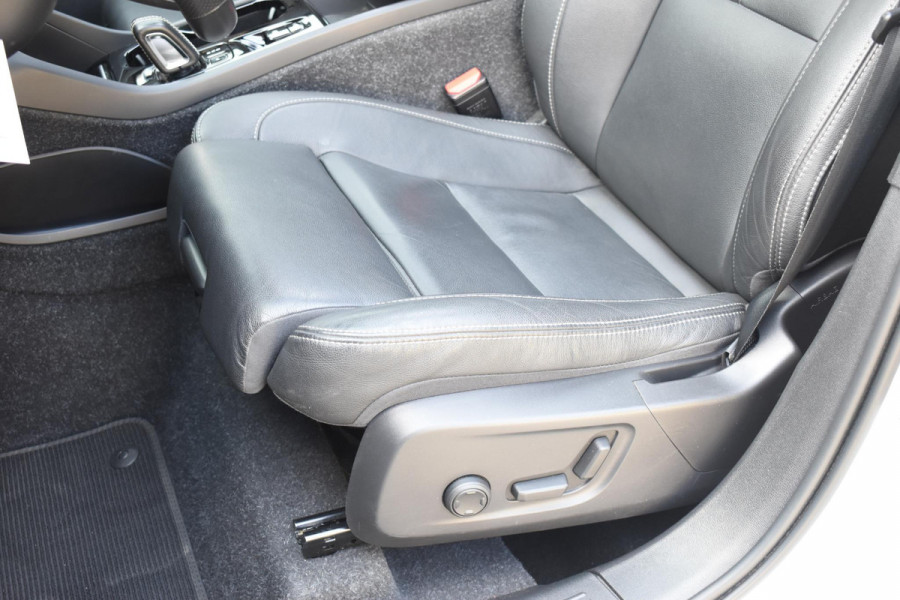 Volvo XC40 T5 262PK Automaat Recharge R-Design / Adaptive cruise control / Leren bekleding / Elektrische stoelen met geheugen / Elektrisch glazen schuif-kanteldak / Harman Kardon / Stoel- en stuurverwarming / Elektrische achterklep / Trekhaak / 21" velgen / Achteruitrijcamera