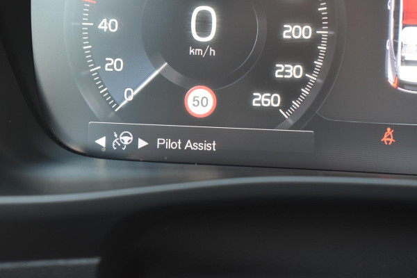 Volvo XC40 T5 262PK Automaat Recharge R-Design / Adaptive cruise control / Leren bekleding / Elektrische stoelen met geheugen / Elektrisch glazen schuif-kanteldak / Harman Kardon / Stoel- en stuurverwarming / Elektrische achterklep / Trekhaak / 21" velgen / Achteruitrijcamera