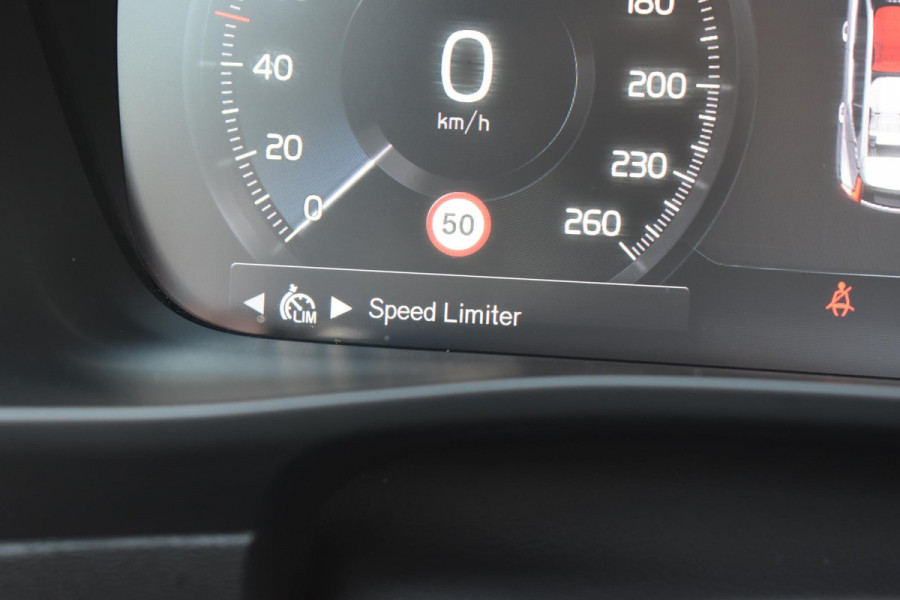 Volvo XC40 T5 262PK Automaat Recharge R-Design / Adaptive cruise control / Leren bekleding / Elektrische stoelen met geheugen / Elektrisch glazen schuif-kanteldak / Harman Kardon / Stoel- en stuurverwarming / Elektrische achterklep / Trekhaak / 21" velgen / Achteruitrijcamera