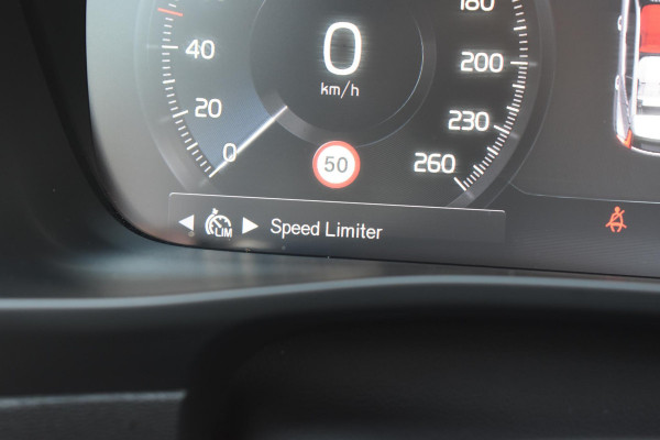 Volvo XC40 T5 262PK Automaat Recharge R-Design / Adaptive cruise control / Leren bekleding / Elektrische stoelen met geheugen / Elektrisch glazen schuif-kanteldak / Harman Kardon / Stoel- en stuurverwarming / Elektrische achterklep / Trekhaak / 21" velgen / Achteruitrijcamera