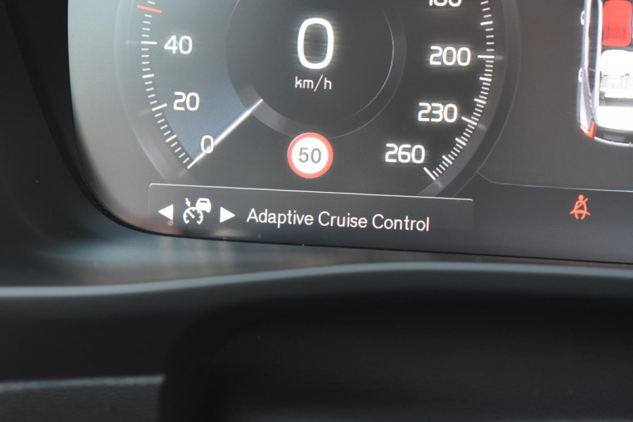 Volvo XC40 T5 262PK Automaat Recharge R-Design / Adaptive cruise control / Leren bekleding / Elektrische stoelen met geheugen / Elektrisch glazen schuif-kanteldak / Harman Kardon / Stoel- en stuurverwarming / Elektrische achterklep / Trekhaak / 21" velgen / Achteruitrijcamera