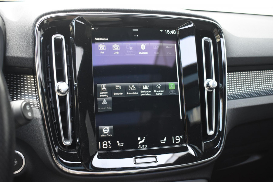 Volvo XC40 T5 262PK Automaat Recharge R-Design / Adaptive cruise control / Leren bekleding / Elektrische stoelen met geheugen / Elektrisch glazen schuif-kanteldak / Harman Kardon / Stoel- en stuurverwarming / Elektrische achterklep / Trekhaak / 21" velgen / Achteruitrijcamera