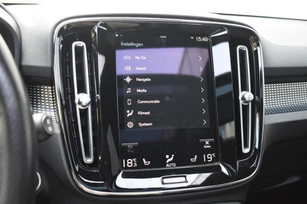 Volvo XC40 T5 262PK Automaat Recharge R-Design / Adaptive cruise control / Leren bekleding / Elektrische stoelen met geheugen / Elektrisch glazen schuif-kanteldak / Harman Kardon / Stoel- en stuurverwarming / Elektrische achterklep / Trekhaak / 21" velgen / Achteruitrijcamera