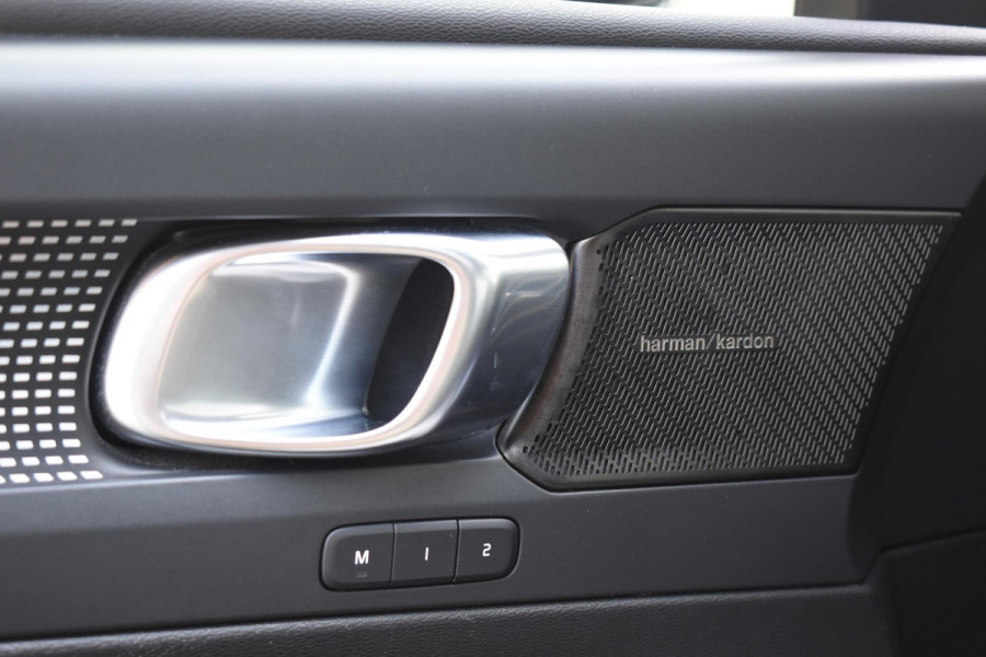 Volvo XC40 T5 262PK Automaat Recharge R-Design / Adaptive cruise control / Leren bekleding / Elektrische stoelen met geheugen / Elektrisch glazen schuif-kanteldak / Harman Kardon / Stoel- en stuurverwarming / Elektrische achterklep / Trekhaak / 21" velgen / Achteruitrijcamera