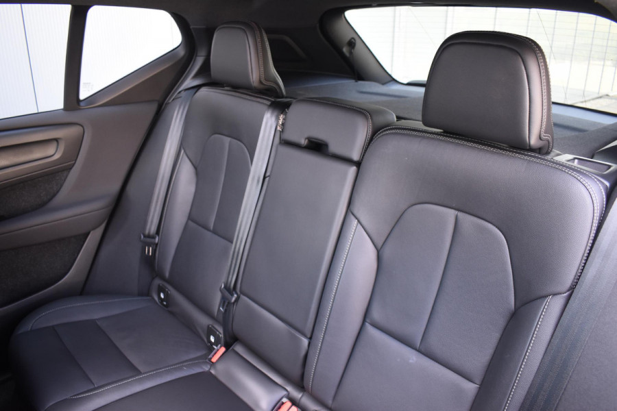 Volvo XC40 T5 262PK Automaat Recharge R-Design / Adaptive cruise control / Leren bekleding / Elektrische stoelen met geheugen / Elektrisch glazen schuif-kanteldak / Harman Kardon / Stoel- en stuurverwarming / Elektrische achterklep / Trekhaak / 21" velgen / Achteruitrijcamera