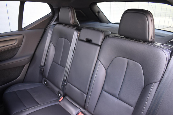 Volvo XC40 T5 262PK Automaat Recharge R-Design / Adaptive cruise control / Leren bekleding / Elektrische stoelen met geheugen / Elektrisch glazen schuif-kanteldak / Harman Kardon / Stoel- en stuurverwarming / Elektrische achterklep / Trekhaak / 21" velgen / Achteruitrijcamera