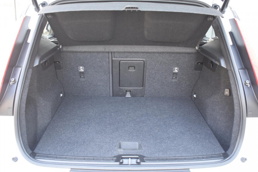 Volvo XC40 T5 262PK Automaat Recharge R-Design / Adaptive cruise control / Leren bekleding / Elektrische stoelen met geheugen / Elektrisch glazen schuif-kanteldak / Harman Kardon / Stoel- en stuurverwarming / Elektrische achterklep / Trekhaak / 21" velgen / Achteruitrijcamera