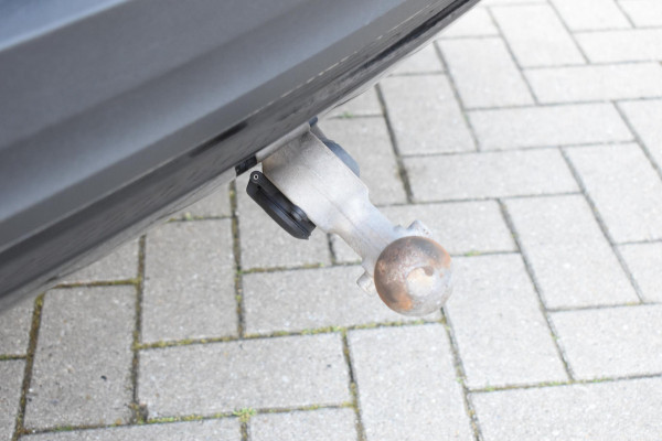 Volvo XC40 T5 262PK Automaat Recharge R-Design / Adaptive cruise control / Leren bekleding / Elektrische stoelen met geheugen / Elektrisch glazen schuif-kanteldak / Harman Kardon / Stoel- en stuurverwarming / Elektrische achterklep / Trekhaak / 21" velgen / Achteruitrijcamera