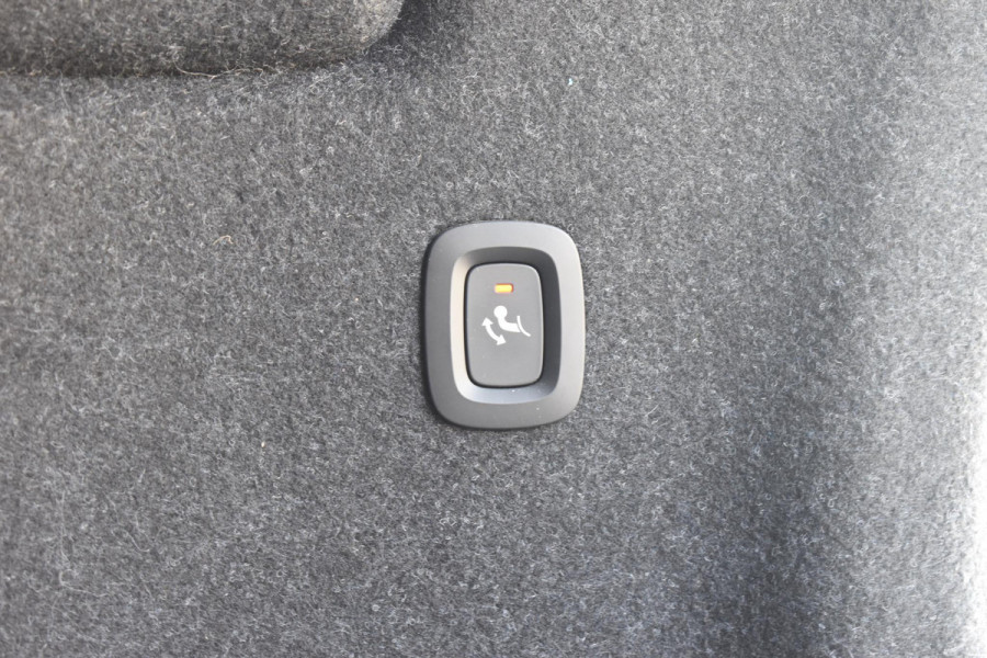 Volvo XC40 T5 262PK Automaat Recharge R-Design / Adaptive cruise control / Leren bekleding / Elektrische stoelen met geheugen / Elektrisch glazen schuif-kanteldak / Harman Kardon / Stoel- en stuurverwarming / Elektrische achterklep / Trekhaak / 21" velgen / Achteruitrijcamera
