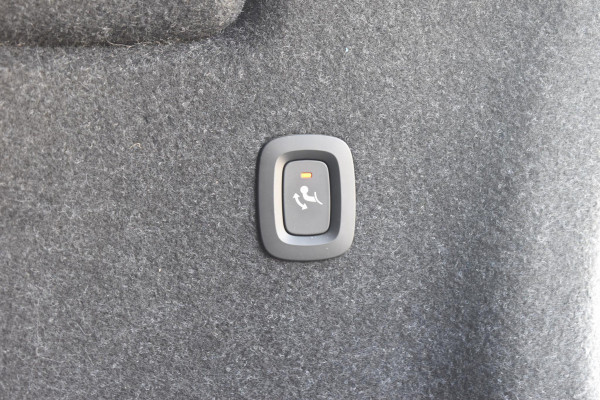 Volvo XC40 T5 262PK Automaat Recharge R-Design / Adaptive cruise control / Leren bekleding / Elektrische stoelen met geheugen / Elektrisch glazen schuif-kanteldak / Harman Kardon / Stoel- en stuurverwarming / Elektrische achterklep / Trekhaak / 21" velgen / Achteruitrijcamera