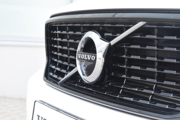 Volvo XC40 T5 262PK Automaat Recharge R-Design / Adaptive cruise control / Leren bekleding / Elektrische stoelen met geheugen / Elektrisch glazen schuif-kanteldak / Harman Kardon / Stoel- en stuurverwarming / Elektrische achterklep / Trekhaak / 21" velgen / Achteruitrijcamera