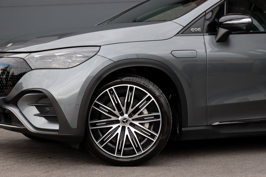 Mercedes-Benz EQE SUV 500 4MATIC AMG Line 91 kWh | 65.000,- ex BTW | Luchtvering | Hyperscreen | Achterasbesturing | Distronic+ | Massage | HUD | Stoelventilatie | Trekhaak | Memory | Verwarmd Stuurwiel | 22kW |