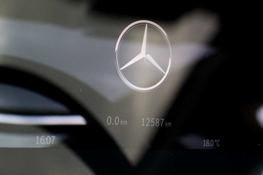 Mercedes-Benz EQE SUV 500 4MATIC AMG Line 91 kWh | 65.000,- ex BTW | Luchtvering | Hyperscreen | Achterasbesturing | Distronic+ | Massage | HUD | Stoelventilatie | Trekhaak | Memory | Verwarmd Stuurwiel | 22kW |