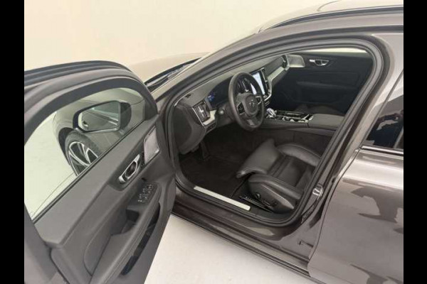 Volvo V60 2.0 T8 Plug-in hybrid AWD Ultra Dark ** FULL OPTIONS, PANO, ACC, MASSAGE, B&W ** 1e EIG - UNFALLFREI ** ** INFORMEER OOK NAAR ONZE AANTREKKELIJKE FINANCIAL-LEASE TARIEVEN **