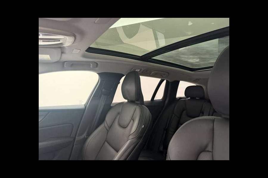 Volvo V60 2.0 T8 Plug-in hybrid AWD Ultra Dark ** FULL OPTIONS, PANO, ACC, MASSAGE, B&W ** 1e EIG - UNFALLFREI ** ** INFORMEER OOK NAAR ONZE AANTREKKELIJKE FINANCIAL-LEASE TARIEVEN **