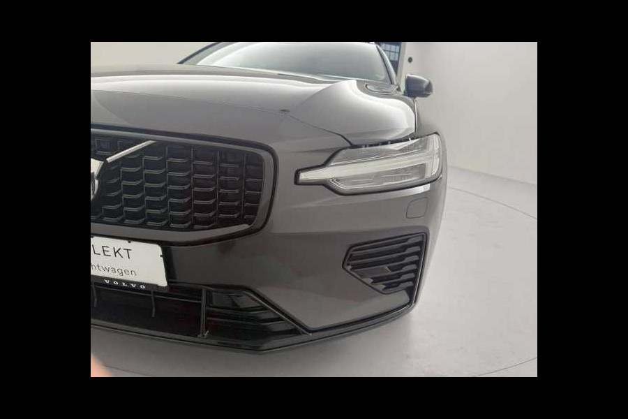 Volvo V60 2.0 T8 Plug-in hybrid AWD Ultra Dark ** FULL OPTIONS, PANO, ACC, MASSAGE, B&W ** 1e EIG - UNFALLFREI ** ** INFORMEER OOK NAAR ONZE AANTREKKELIJKE FINANCIAL-LEASE TARIEVEN **