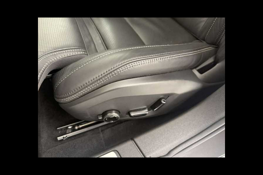 Volvo V60 2.0 T8 Plug-in hybrid AWD Ultra Dark ** FULL OPTIONS, PANO, ACC, MASSAGE, B&W ** 1e EIG - UNFALLFREI ** ** INFORMEER OOK NAAR ONZE AANTREKKELIJKE FINANCIAL-LEASE TARIEVEN **
