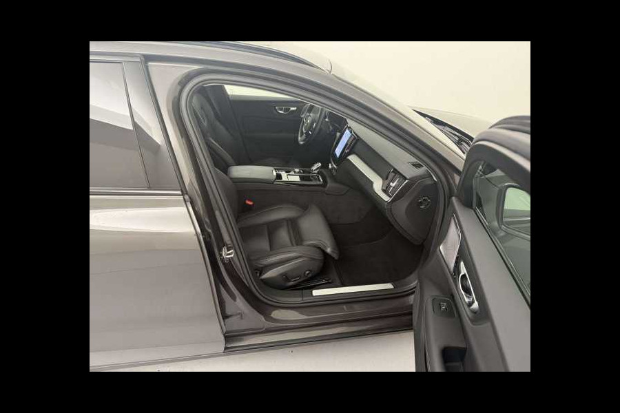 Volvo V60 2.0 T8 Plug-in hybrid AWD Ultra Dark ** FULL OPTIONS, PANO, ACC, MASSAGE, B&W ** 1e EIG - UNFALLFREI ** ** INFORMEER OOK NAAR ONZE AANTREKKELIJKE FINANCIAL-LEASE TARIEVEN **