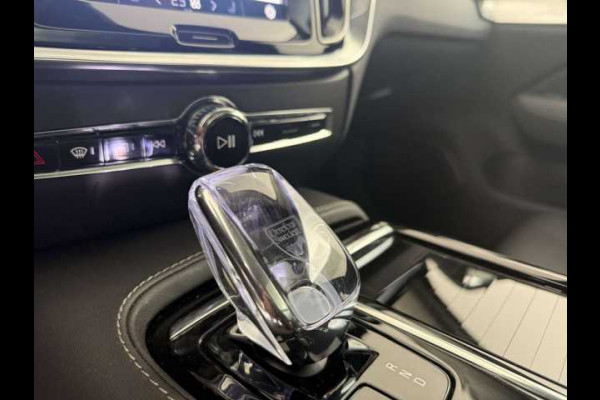 Volvo V60 2.0 T8 Plug-in hybrid AWD Ultra Dark ** FULL OPTIONS, PANO, ACC, MASSAGE, B&W ** 1e EIG - UNFALLFREI ** ** INFORMEER OOK NAAR ONZE AANTREKKELIJKE FINANCIAL-LEASE TARIEVEN **