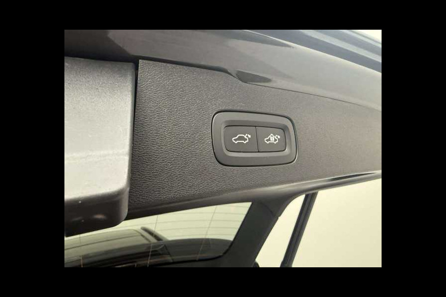 Volvo V60 2.0 T8 Plug-in hybrid AWD Ultra Dark ** FULL OPTIONS, PANO, ACC, MASSAGE, B&W ** 1e EIG - UNFALLFREI ** ** INFORMEER OOK NAAR ONZE AANTREKKELIJKE FINANCIAL-LEASE TARIEVEN **