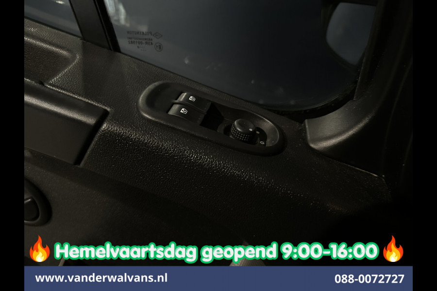 Opel Movano 2.3 CDTI 145pk L2H2 Euro6 Airco | Imperiaal | Trap | Camera | Navigatie | 2500kg Trekhaak Cruisecontrol, Parkeersensoren, Bijrijdersbank