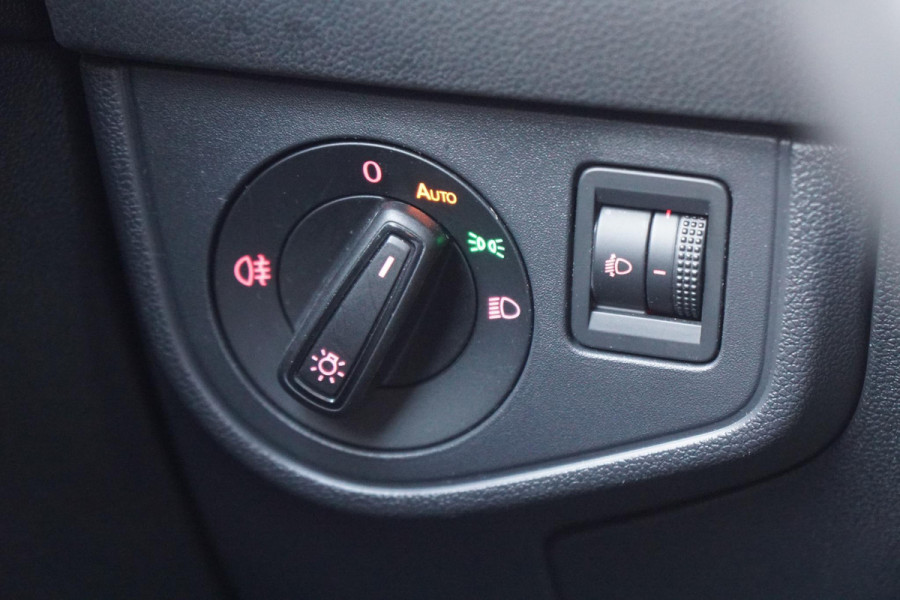 Volkswagen Polo 1.0 TSI Comfortline Automaat + STOELVERWARMING / TREKHAAK / APPLE CARPLAY