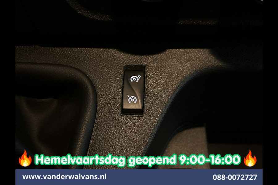 Renault Master 2.3 dCi 136pk L2H2 Euro6 Airco | Camera | Cruisecontrol | 2500kg Trekhaak | Parkeersensoren Bijrijdersbank