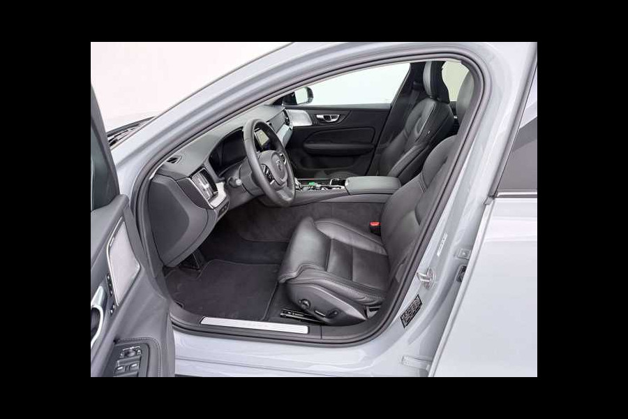 Volvo V60 2.0 T8 Plug-in hybrid AWD Ultra Dark ** FULL OPTIONS, PANO, ACC, MASSAGE, B&W ** 1e EIG - UNFALLFREI ** ** INFORMEER OOK NAAR ONZE AANTREKKELIJKE FINANCIAL-LEASE TARIEVEN **