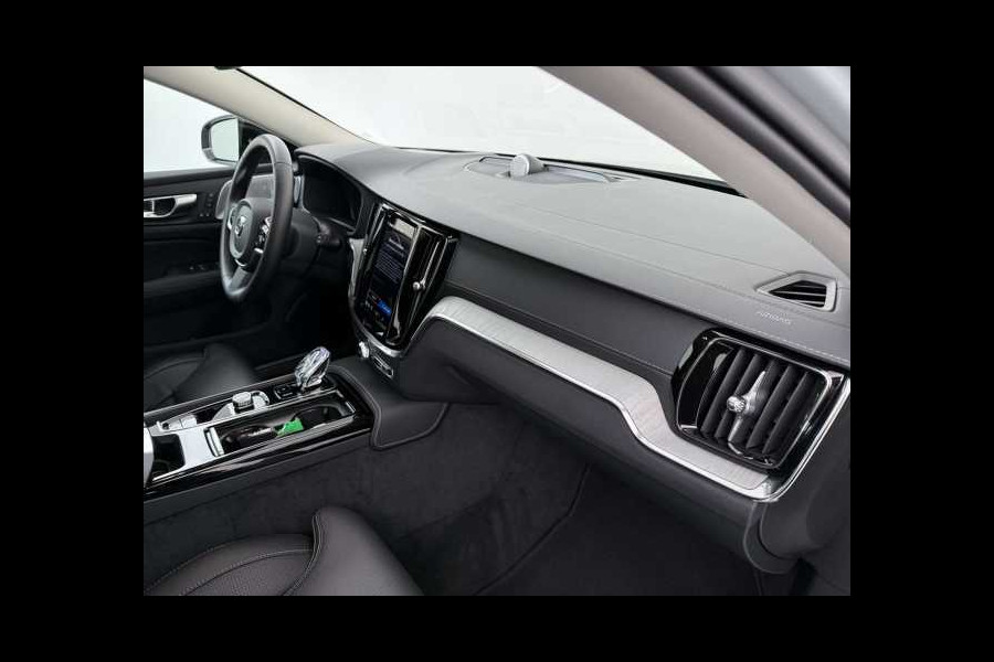 Volvo V60 2.0 T8 Plug-in hybrid AWD Ultra Dark ** FULL OPTIONS, PANO, ACC, MASSAGE, B&W ** 1e EIG - UNFALLFREI ** ** INFORMEER OOK NAAR ONZE AANTREKKELIJKE FINANCIAL-LEASE TARIEVEN **