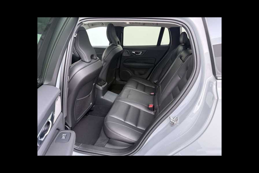Volvo V60 2.0 T8 Plug-in hybrid AWD Ultra Dark ** FULL OPTIONS, PANO, ACC, MASSAGE, B&W ** 1e EIG - UNFALLFREI ** ** INFORMEER OOK NAAR ONZE AANTREKKELIJKE FINANCIAL-LEASE TARIEVEN **
