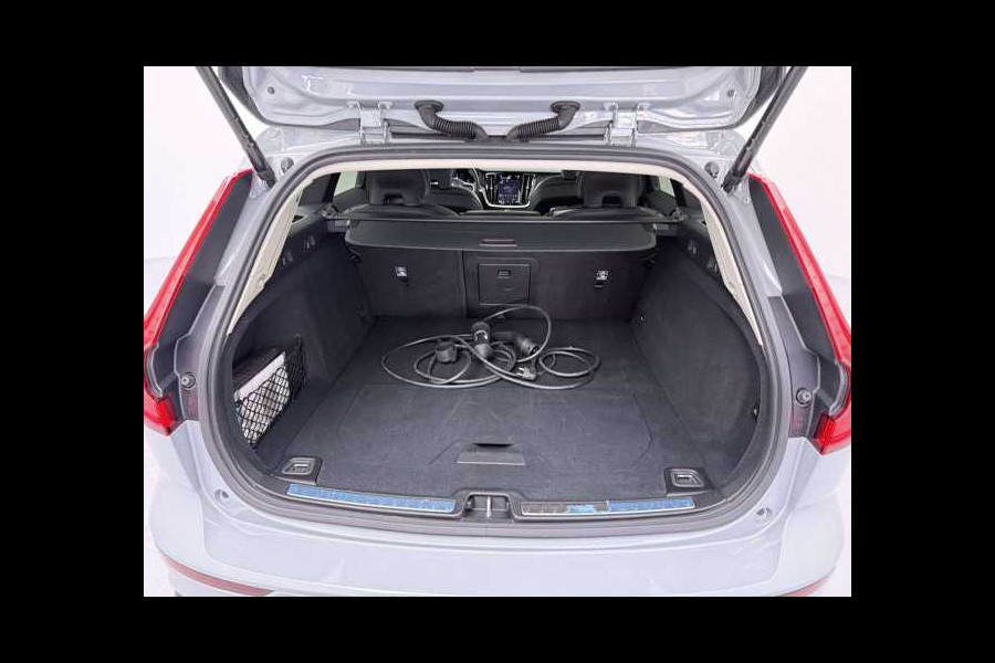 Volvo V60 2.0 T8 Plug-in hybrid AWD Ultra Dark ** FULL OPTIONS, PANO, ACC, MASSAGE, B&W ** 1e EIG - UNFALLFREI ** ** INFORMEER OOK NAAR ONZE AANTREKKELIJKE FINANCIAL-LEASE TARIEVEN **