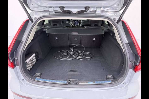 Volvo V60 2.0 T8 Plug-in hybrid AWD Ultra Dark ** FULL OPTIONS, PANO, ACC, MASSAGE, B&W ** 1e EIG - UNFALLFREI ** ** INFORMEER OOK NAAR ONZE AANTREKKELIJKE FINANCIAL-LEASE TARIEVEN **