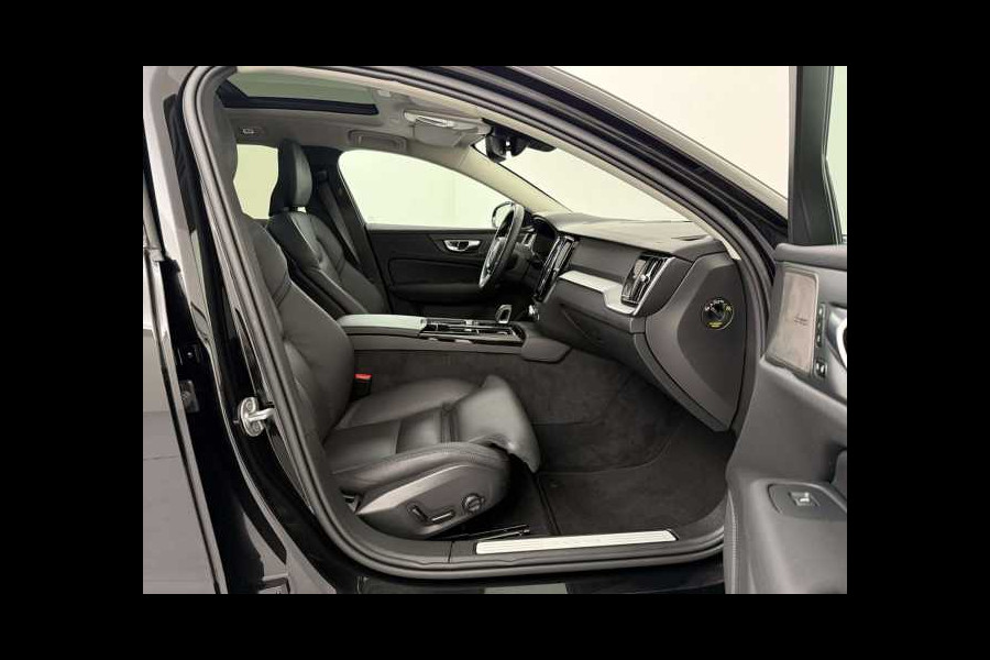 Volvo V60 2.0 T8 Plug-in hybrid AWD Plus Bright ** FULL OPTIONS, TREKH, PANO, MEMORY ** 1e EIG - UNFALLFREI ** ** INFORMEER OOK NAAR ONZE AANTREKKELIJKE FINANCIAL-LEASE TARIEVEN **