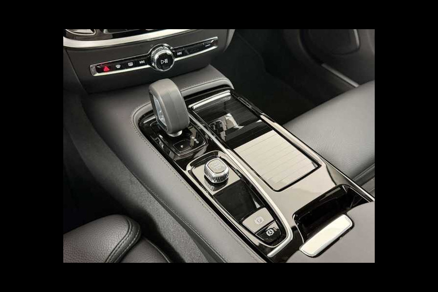 Volvo V60 2.0 T8 Plug-in hybrid AWD Plus Bright ** FULL OPTIONS, TREKH, PANO, MEMORY ** 1e EIG - UNFALLFREI ** ** INFORMEER OOK NAAR ONZE AANTREKKELIJKE FINANCIAL-LEASE TARIEVEN **