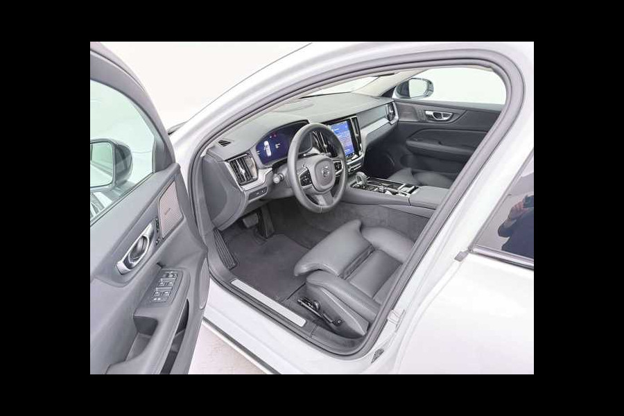 Volvo V60 2.0 T8 Plug-in hybrid AWD Plus Dark ** LEDER, PANO, 360gr, 19-inch LMV, WINTER, MEMORY ** 1e EIG - UNFALLFREI ** ** INFORMEER OOK NAAR ONZE AANTREKKELIJKE FINANCIAL-LEASE TARIEVEN **